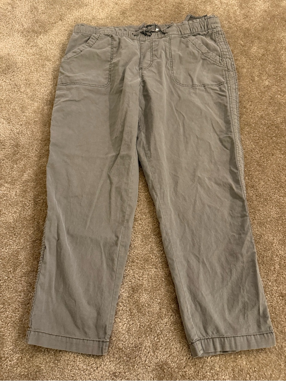 Sonoma Gray Elastic Waist Capris with Drawstring Large